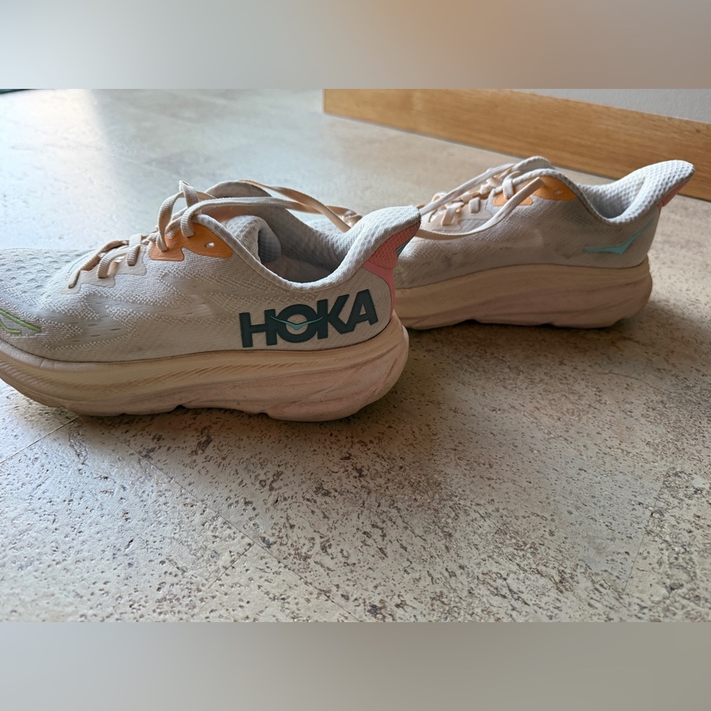 Hoka Clifton 9 Women’s Running Shoes, size 8B - Picture 3 of 6